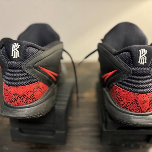 Nike Kyrie Infinity Black University Red - Picture 2 of 6